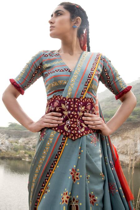 Swati Vijaivargie_Grey Bamber Satin V Neck Printed Saree With Blouse _Online_at_Aza_Fashions