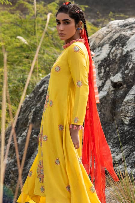 Buy_Swati Vijaivargie_Yellow Linen Satin Round Embellished Asymmetric Kurta _Online_at_Aza_Fashions