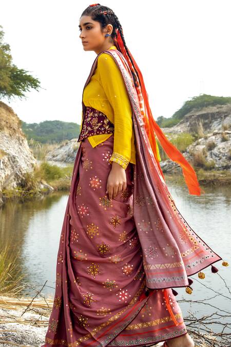 Swati Vijaivargie Pink Bamber Satin Round Embellished Saree With Blouse Online at Aza Fashions Swati Vijaivargie_Pink Bamber Satin Round Embellished Saree With Blouse _Online_at_Aza_Fashions