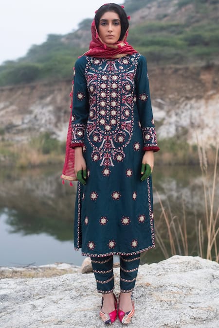 Swati Vijaivargie Silk Kurta Pant Set 