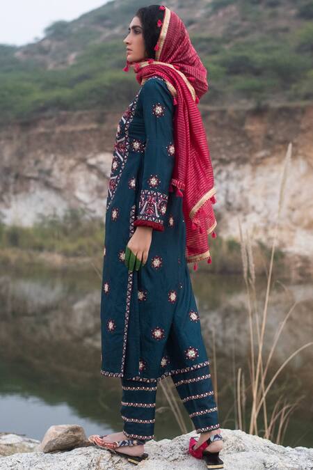 Swati Vijaivargie Blue Silk Boat Kurta Pant Set Online at Aza Fashions Swati Vijaivargie_Blue Silk Boat Kurta Pant Set _Online_at_Aza_Fashions