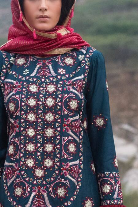 Buy Swati Vijaivargie Blue Silk Boat Kurta Pant Set Online at Aza Fashions Buy_Swati Vijaivargie_Blue Silk Boat Kurta Pant Set _Online_at_Aza_Fashions