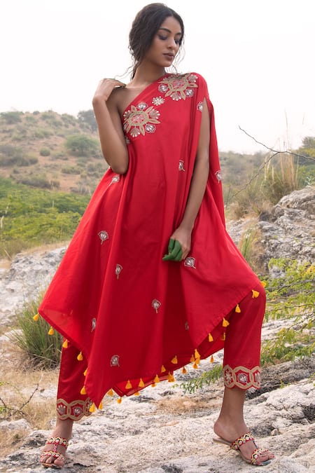 Swati Vijaivargie Red Silk Asymmetric One Shoulder Kurta Set Online at Aza Fashions Swati Vijaivargie_Red Silk Asymmetric One Shoulder Kurta Set _Online_at_Aza_Fashions