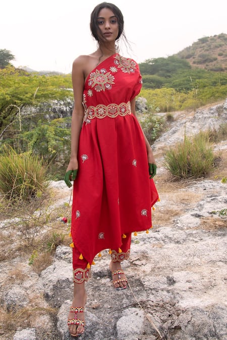 Buy Swati Vijaivargie Red Silk Asymmetric One Shoulder Kurta Set Online at Aza Fashions Buy_Swati Vijaivargie_Red Silk Asymmetric One Shoulder Kurta Set _Online_at_Aza_Fashions