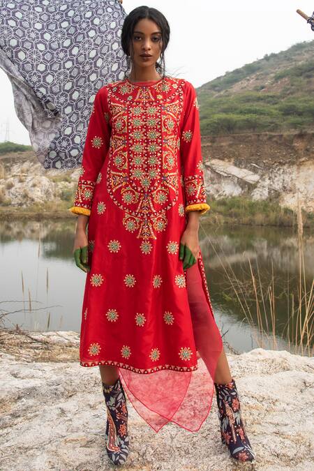 Swati Vijaivargie Red Silk Round Embellished Kurta Online at Aza Fashions Swati Vijaivargie_Red Silk Round Embellished Kurta _Online_at_Aza_Fashions