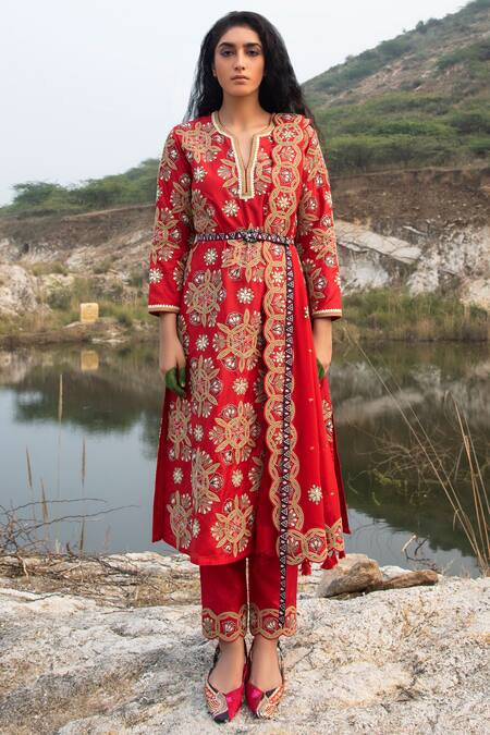 Swati Vijaivargie_Red Silk Notched Kurta Pant Set _Online_at_Aza_Fashions