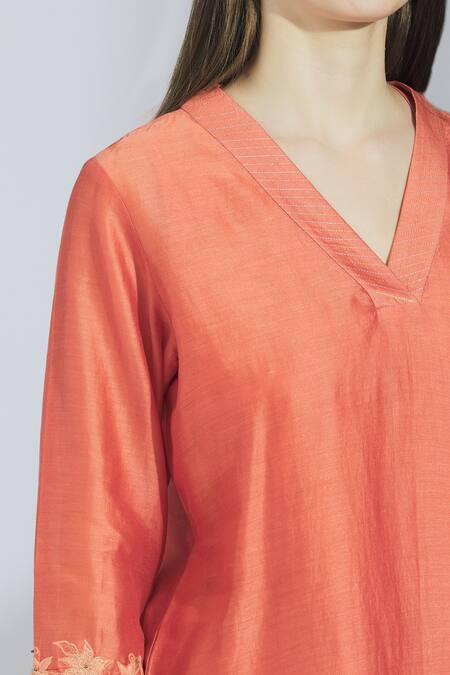 Poonam Dubey_Orange Chanderi Silk V Neck Kurta Set _at_Aza_Fashions