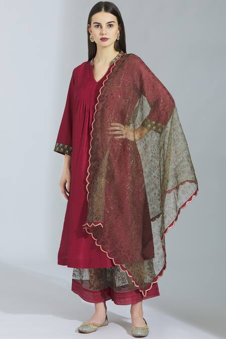 Poonam Dubey_Maroon Chanderi Silk V Neck Kurta Palazzo Set _Online_at_Aza_Fashions
