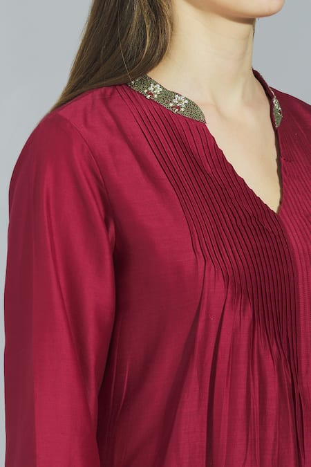Poonam Dubey_Maroon Chanderi Silk V Neck Kurta Palazzo Set _at_Aza_Fashions