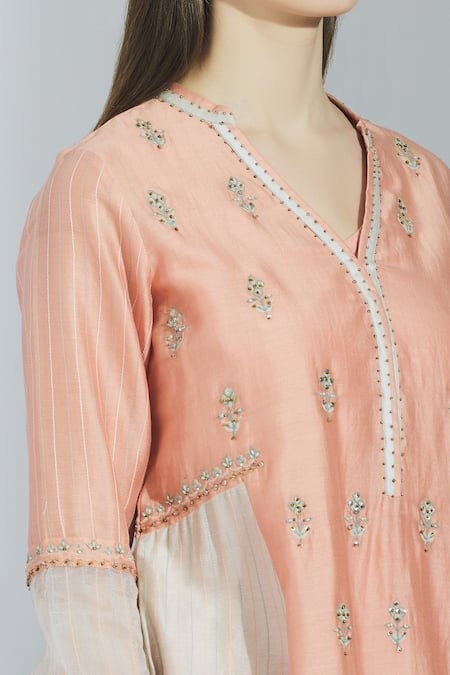 Poonam Dubey_Peach Chanderi Silk V Neck Kurta Palazzo Set _at_Aza_Fashions
