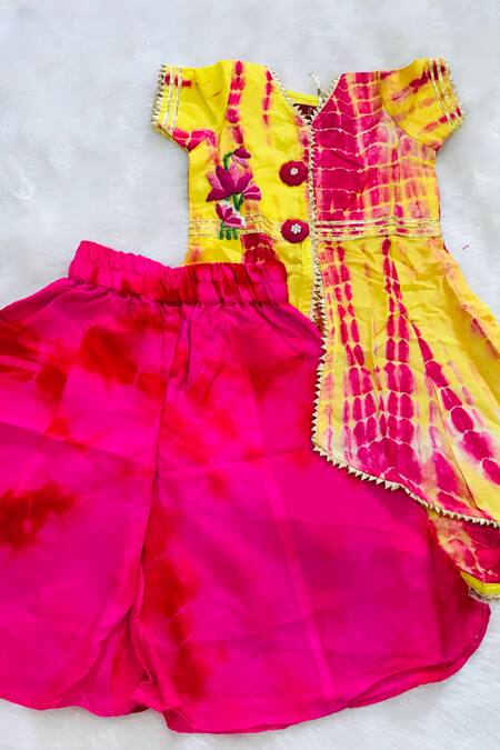 Kirti Agarwal - Pret N Couture_Yellow Chanderi Silk Gota Patti Tie Dye Kurta And Palazzo Set _Online_at_Aza_Fashions