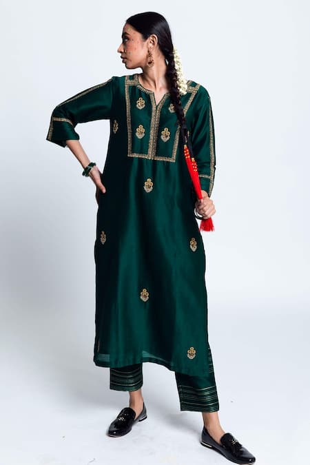 Shop Label Earthen Green Chanderi , Organza Kurta Set at Aza Fashions Shop_Label Earthen_Green Chanderi , Organza Kurta Set _at_Aza_Fashions