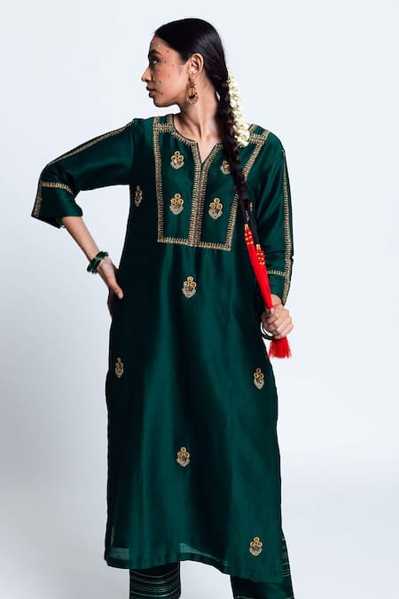 Shop Label Earthen Green Chanderi , Organza Kurta Set Online at Aza Fashions Shop_Label Earthen_Green Chanderi , Organza Kurta Set _Online_at_Aza_Fashions