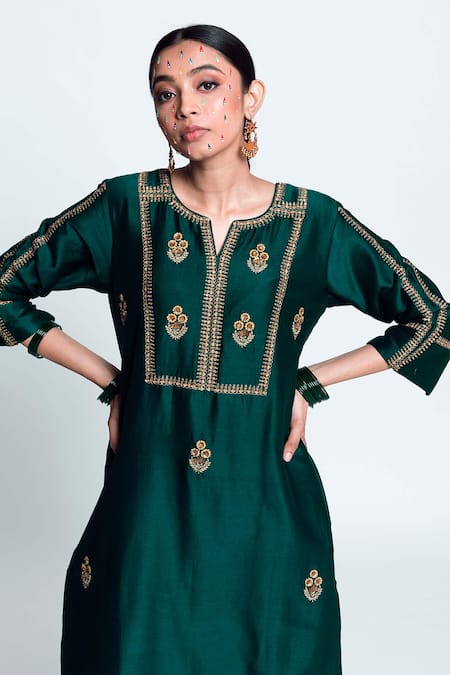 Label Earthen Green Chanderi , Organza Kurta Set at Aza Fashions Label Earthen_Green Chanderi , Organza Kurta Set _at_Aza_Fashions
