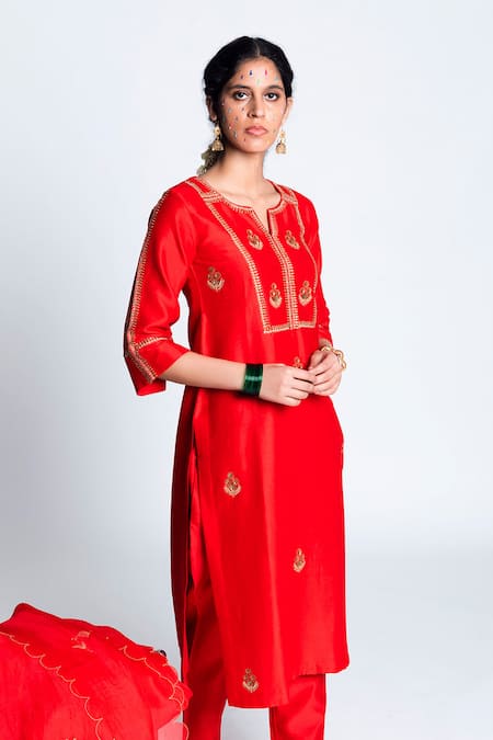 Label Earthen Red Chanderi , Organza Kurta Set Online at Aza Fashions Label Earthen_Red Chanderi , Organza Kurta Set _Online_at_Aza_Fashions