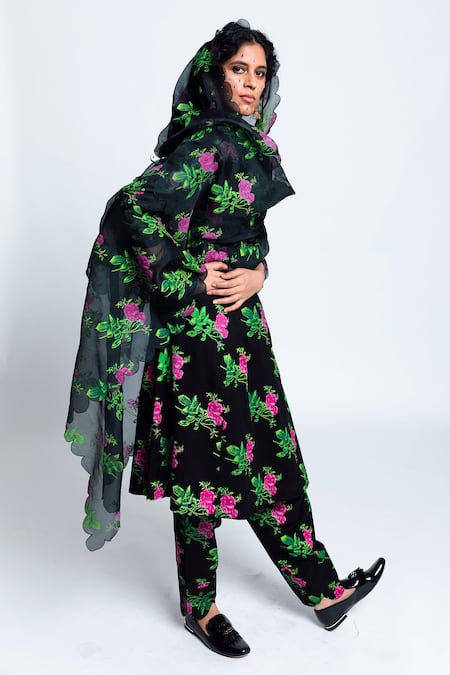 Shop_Label Earthen_Black Mulmul Cotton, Organza Silk Printed Kurta Set _at_Aza_Fashions