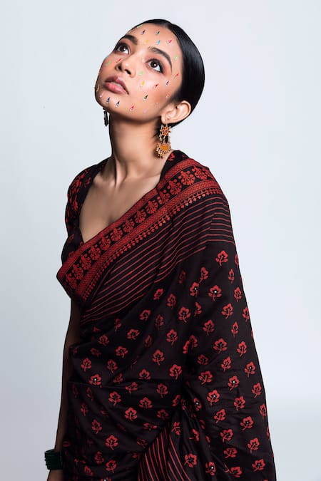 Buy Label Earthen Black Chanderi Silk Printed Saree Online at Aza Fashions Buy_Label Earthen_Black Chanderi Silk Printed Saree _Online_at_Aza_Fashions