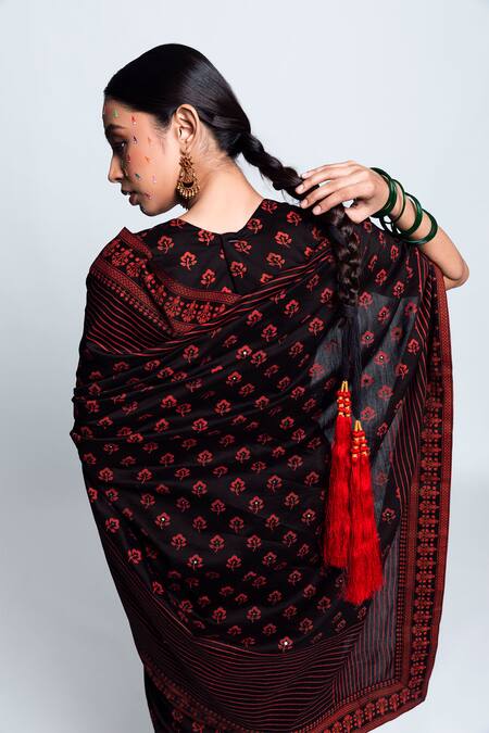 Shop Label Earthen Black Chanderi Silk Printed Saree Online at Aza Fashions Shop_Label Earthen_Black Chanderi Silk Printed Saree _Online_at_Aza_Fashions