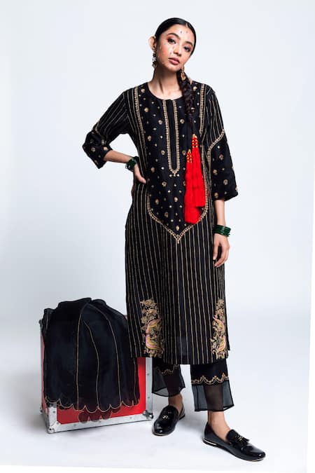 Shop Label Earthen Black Chanderi , Organza Kurta Set at Aza Fashions Shop_Label Earthen_Black Chanderi , Organza Kurta Set _at_Aza_Fashions