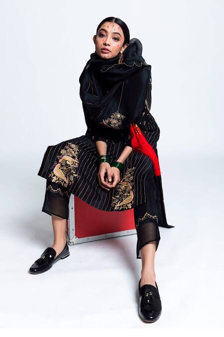 Label Earthen Black Chanderi , Organza Kurta Set Online at Aza Fashions Label Earthen_Black Chanderi , Organza Kurta Set _Online_at_Aza_Fashions