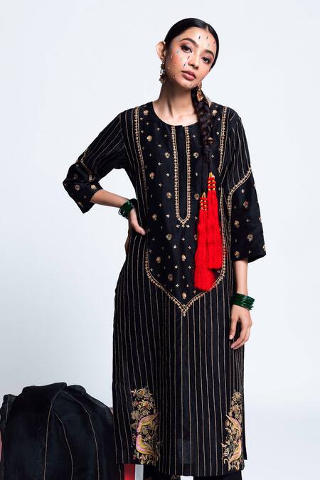 Shop Label Earthen Black Chanderi , Organza Kurta Set Online at Aza Fashions Shop_Label Earthen_Black Chanderi , Organza Kurta Set _Online_at_Aza_Fashions