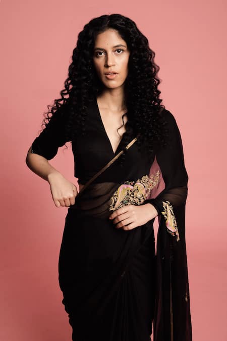Label Earthen Black Chiffon Silk Embroidered Saree With Blouse Online at Aza Fashions Label Earthen_Black Chiffon Silk Embroidered Saree With Blouse _Online_at_Aza_Fashions