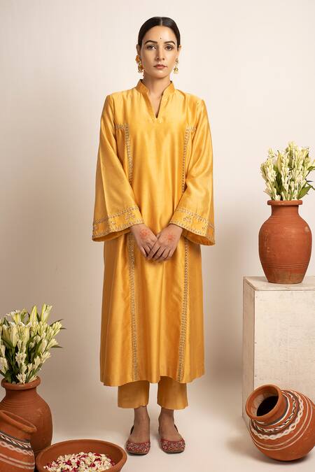 Rashi Jain Yellow Chanderi Rehmat Kurta Set Online at Aza Fashions Rashi Jain_Yellow Chanderi Rehmat Kurta Set _Online_at_Aza_Fashions