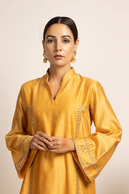 Shop Rashi Jain Yellow Chanderi Rehmat Kurta Set Online at Aza Fashions Shop_Rashi Jain_Yellow Chanderi Rehmat Kurta Set _Online_at_Aza_Fashions