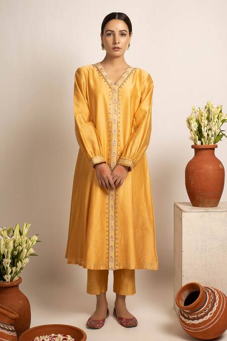 Rashi Jain Yellow Chanderi Nikat Kurta Set Online at Aza Fashions Rashi Jain_Yellow Chanderi Nikat Kurta Set _Online_at_Aza_Fashions