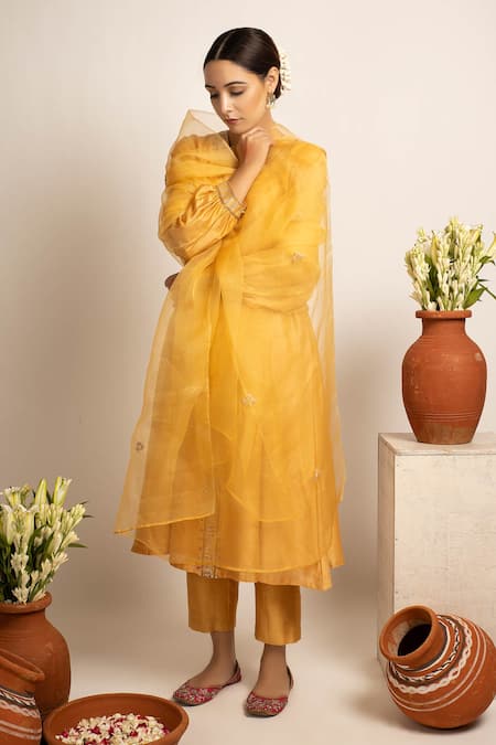 Rashi Jain Yellow Chanderi Nikat Kurta Set 