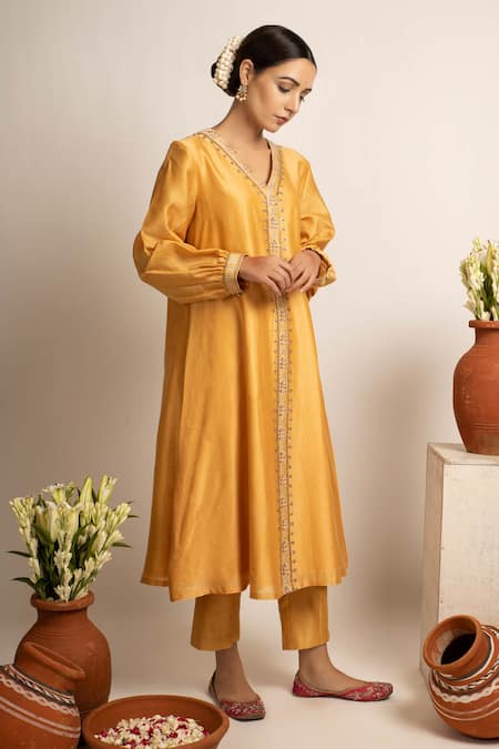 Shop Rashi Jain Yellow Chanderi Nikat Kurta Set at Aza Fashions Shop_Rashi Jain_Yellow Chanderi Nikat Kurta Set _at_Aza_Fashions
