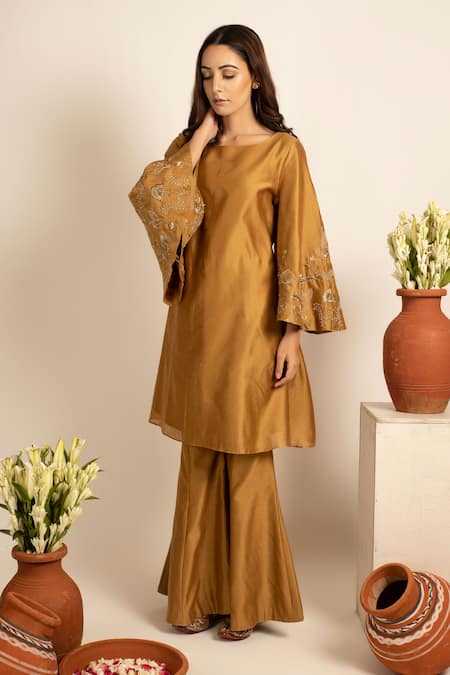 Rashi Jain Gold Chanderi Zabya Kurta Sharara Set 