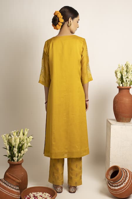 Shop_Rashi Jain_Yellow Chanderi Zahira Kurta And Pant Set _at_Aza_Fashions
