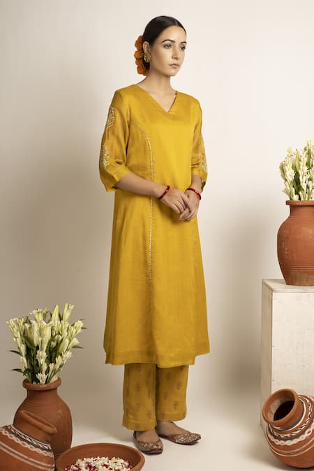 Rashi Jain Yellow Chanderi Zahira Kurta And Pant Set 