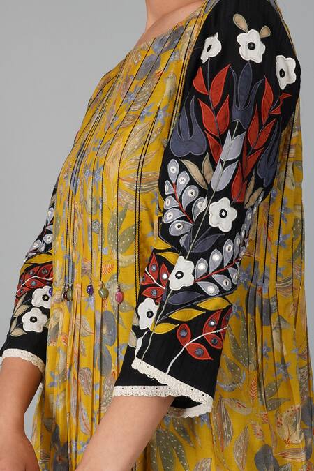 Devyani Mehrotra_Green Viscose Muslin Embroidered Floral Round Printed Tunic And Cropped Pant Set_at_Aza_Fashions