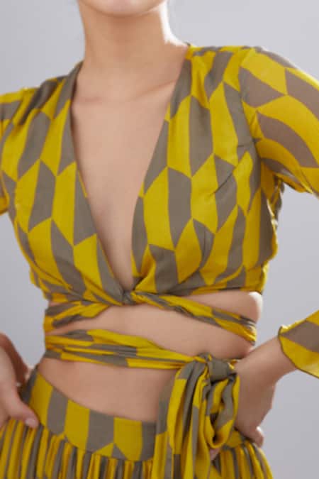 Buy_Koai_Yellow Chiffon Geometic Print Tie-up Crop Top 