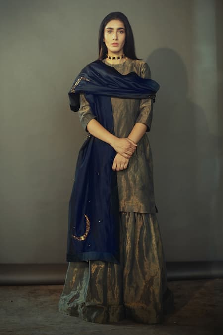 Shorshe Clothing_Blue Embroidered Chanderi Stole _Online_at_Aza_Fashions