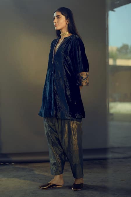 Shorshe Clothing Embroidered Velvet Kurta & Pant Set 