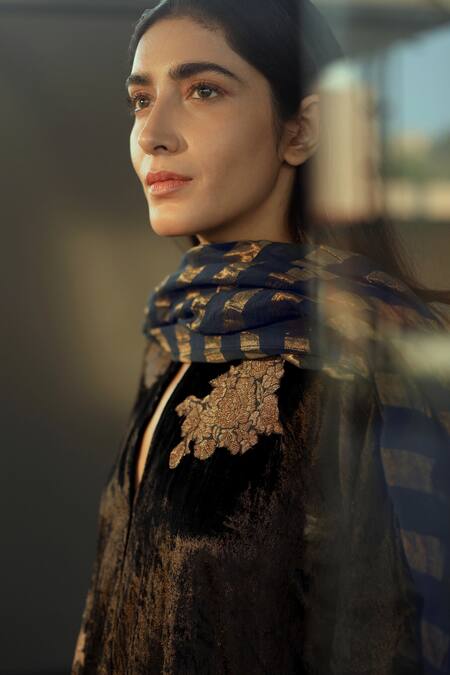 Buy Shorshe Clothing Blue Handloom Embroidered Dupatta Online at Aza Fashions Buy_Shorshe Clothing_Blue Handloom Embroidered Dupatta _Online_at_Aza_Fashions