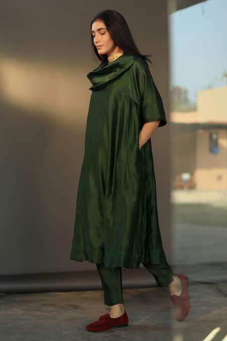 Shorshe Clothing Green Chanderi Cowl Kurta And Pant Set 