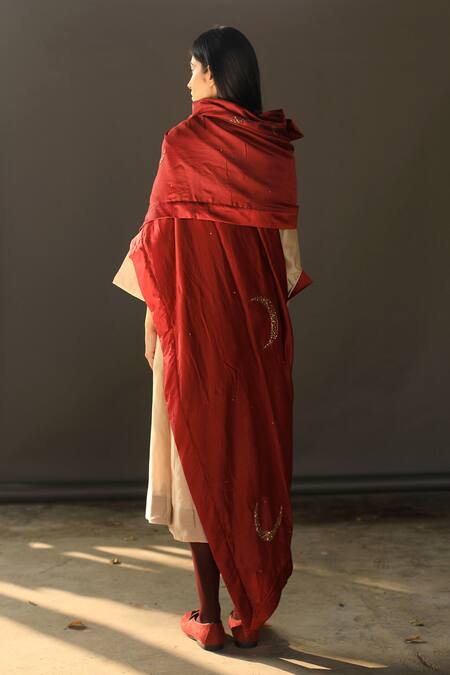 Shorshe Clothing Red Embroidered Chanderi Stole Online at Aza Fashions Shorshe Clothing_Red Embroidered Chanderi Stole _Online_at_Aza_Fashions