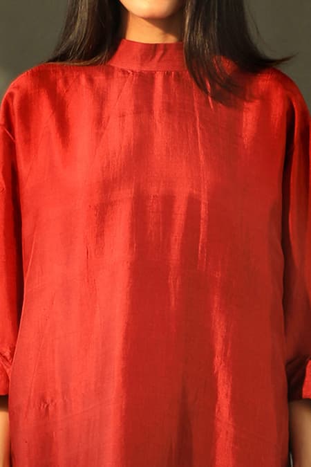 Shorshe Clothing Red Handloom Mulberry Silk Band Collar Dress at Aza Fashions Shorshe Clothing_Red Handloom Mulberry Silk Band Collar Dress _at_Aza_Fashions