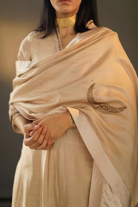 Buy_Shorshe Clothing_Beige Embroidered Chanderi Stole _Online_at_Aza_Fashions