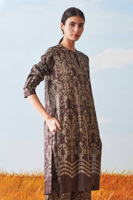 Ikai By Ragini Ahuja_Brown Cotton Shibori Pleated Kurta_at_Aza_Fashions
