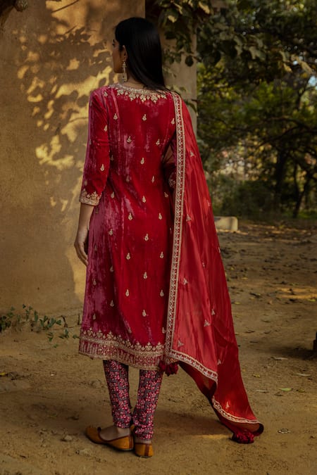 Shop Punit Balana Maroon Velvet Kurta Set at Aza Fashions Shop_Punit Balana_Maroon Velvet Kurta Set _at_Aza_Fashions
