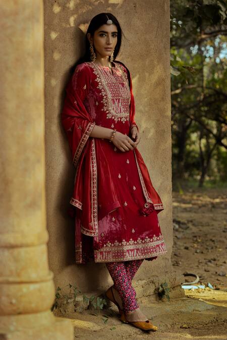 Punit Balana Maroon Velvet Kurta Set Online at Aza Fashions Punit Balana_Maroon Velvet Kurta Set _Online_at_Aza_Fashions