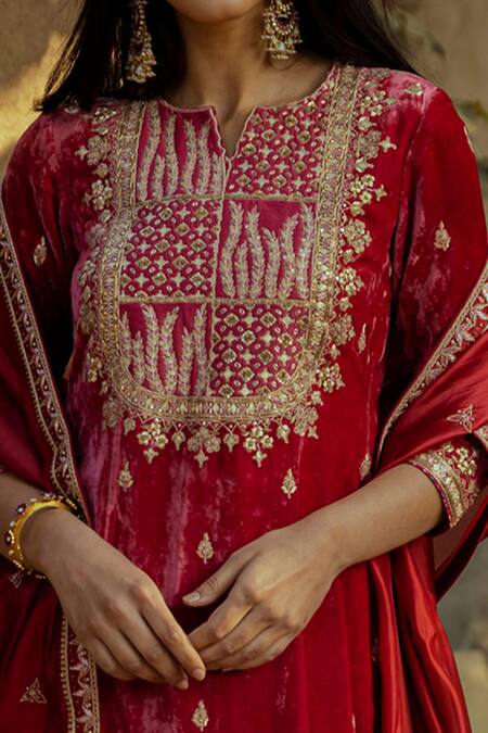 Shop Punit Balana Maroon Velvet Kurta Set Online at Aza Fashions Shop_Punit Balana_Maroon Velvet Kurta Set _Online_at_Aza_Fashions