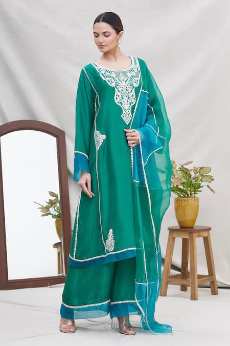 Ekta Singh Green Silk Round Panelled Kurta Set 