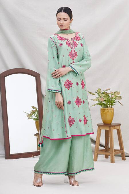 Ekta Singh Green Silk Round Floral Embroidered Kurta Set Online at Aza Fashions Ekta Singh_Green Silk Round Floral Embroidered Kurta Set _Online_at_Aza_Fashions
