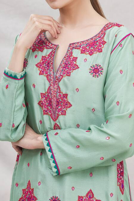 Ekta Singh Green Silk Round Floral Embroidered Kurta Set at Aza Fashions Ekta Singh_Green Silk Round Floral Embroidered Kurta Set _at_Aza_Fashions